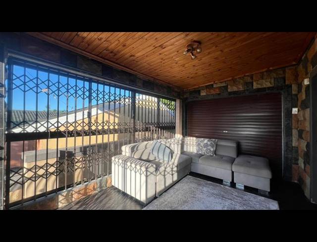 3 BEDROOM HOUSE FOR SALE IN VALDIN HEIGHTS